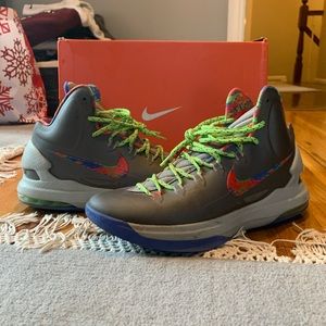 KD V SPLATTER PAINT SNEAKERS.